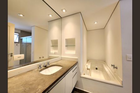 Apartamento para alugar com 240m², 3 quartos e 2 vagas Apartamento para alugar com 240m², 3 quartos e 2 vagasBanheiro Social