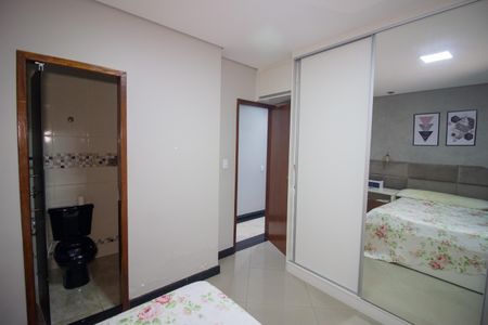 Casa à venda com 280m², 3 quartos e 2 vagasSuíte 2