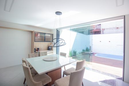 Casa à venda com 280m², 3 quartos e 2 vagasCozinha