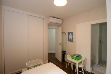 Apartamento à venda com 205m², 3 quartos e 2 vagasSuíte 2