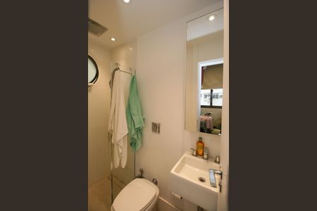 Apartamento à venda com 205m², 3 quartos e 2 vagasBanheiro de Serrviço