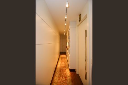 Apartamento à venda com 205m², 3 quartos e 2 vagasCorredor