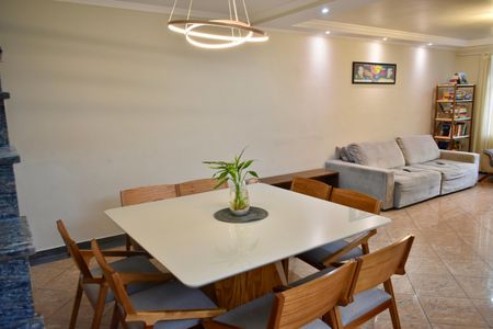 Casa à venda com 211m², 3 quartos e 4 vagasSala