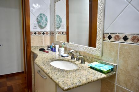 Casa à venda com 211m², 3 quartos e 4 vagasBanheiro Social