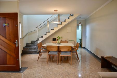 Casa à venda com 211m², 3 quartos e 4 vagasSala