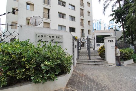 Apartamento à venda com 80m², 2 quartos e sem vagaFachada e Portaria