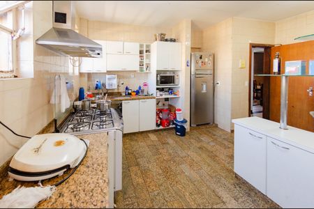 Apartamento para alugar com 419m², 4 quartos e 4 vagas Apartamento para alugar com 419m², 4 quartos e 4 vagasCozinha