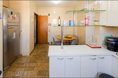 Apartamento para alugar com 419m², 4 quartos e 4 vagas Apartamento para alugar com 419m², 4 quartos e 4 vagasCozinha