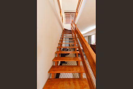 Apartamento para alugar com 419m², 4 quartos e 4 vagas Apartamento para alugar com 419m², 4 quartos e 4 vagasEscada