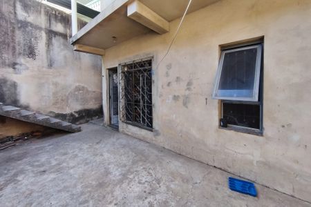 Casa à venda com 150m², 3 quartos e sem vagaQuintal - Garagem