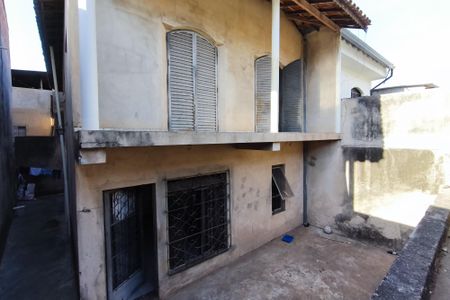 Casa à venda com 150m², 3 quartos e sem vagaQuintal - Garagem
