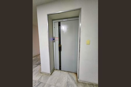 Apartamento à venda com 74m², 3 quartos e 1 vaga Apartamento à venda com 74m², 3 quartos e 1 vagaElevador