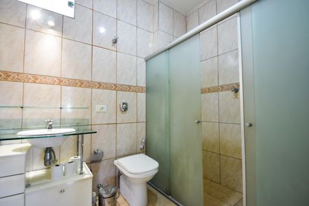 Apartamento à venda com 74m², 3 quartos e 1 vaga Apartamento à venda com 74m², 3 quartos e 1 vagaBanheiro Social