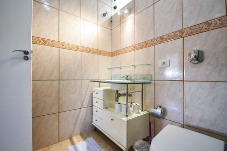 Apartamento à venda com 74m², 3 quartos e 1 vaga Apartamento à venda com 74m², 3 quartos e 1 vagaBanheiro Social