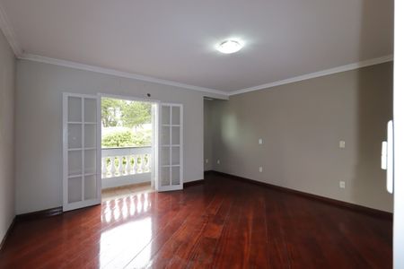 Casa à venda com 240m², 3 quartos e 5 vagasSuíte