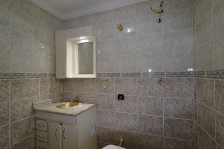 Casa à venda com 240m², 3 quartos e 5 vagasBanheiro Social 2