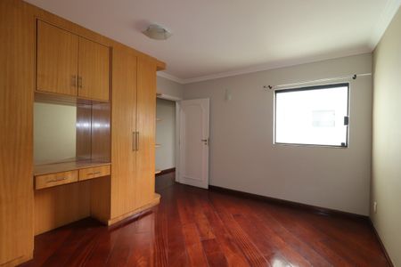 Casa à venda com 240m², 3 quartos e 5 vagasQuarto 2