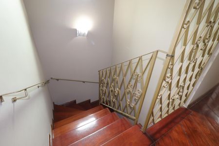 Casa à venda com 240m², 3 quartos e 5 vagasEscada piso superior