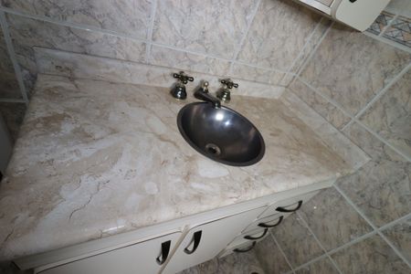 Casa à venda com 240m², 3 quartos e 5 vagasBanheiro Social 1 - Pia