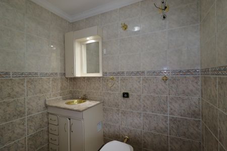 Casa à venda com 240m², 3 quartos e 5 vagasBanheiro Social 2