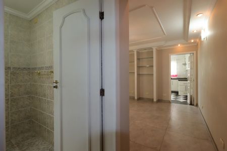 Casa à venda com 240m², 3 quartos e 5 vagasCorredor piso inferior