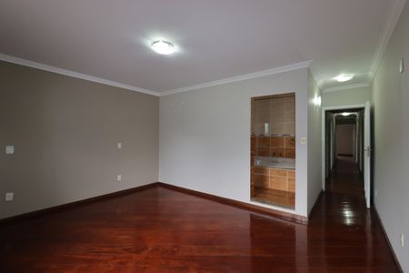 Casa à venda com 240m², 3 quartos e 5 vagasSuíte