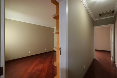 Casa à venda com 240m², 3 quartos e 5 vagasCorredor piso superior