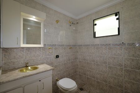 Casa à venda com 240m², 3 quartos e 5 vagasBanheiro Social 2