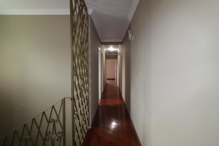 Casa à venda com 240m², 3 quartos e 5 vagasCorredor piso superior