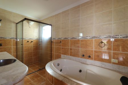 Casa à venda com 240m², 3 quartos e 5 vagasBanheiro da Suíte