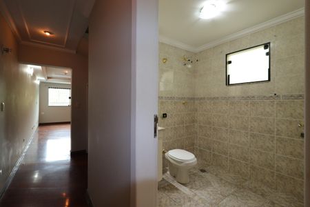 Casa à venda com 240m², 3 quartos e 5 vagasCorredor piso inferior