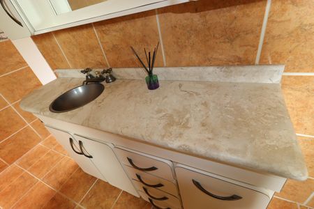 Casa à venda com 240m², 3 quartos e 5 vagasBanheiro da Suíte - Pia