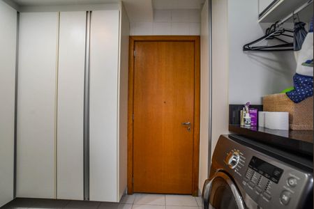 Apartamento à venda com 177m², 3 quartos e 4 vagas Apartamento à venda com 177m², 3 quartos e 4 vagasÁrea de Serviço