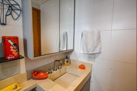 Apartamento à venda com 177m², 3 quartos e 4 vagas Apartamento à venda com 177m², 3 quartos e 4 vagasBanheiro da Suíte 2