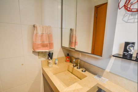 Apartamento à venda com 177m², 3 quartos e 4 vagas Apartamento à venda com 177m², 3 quartos e 4 vagasBanheiro da Suíte 1