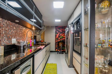 Apartamento à venda com 177m², 3 quartos e 4 vagas Apartamento à venda com 177m², 3 quartos e 4 vagasCozinha