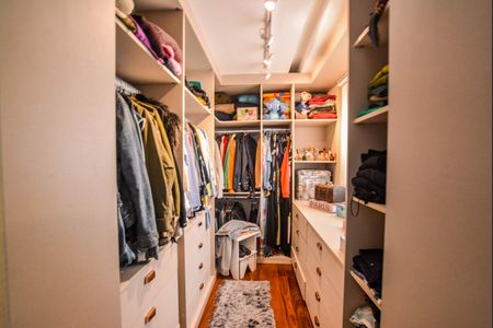 Apartamento à venda com 177m², 3 quartos e 4 vagas Apartamento à venda com 177m², 3 quartos e 4 vagasCloset da suíte 3