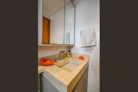 Apartamento à venda com 177m², 3 quartos e 4 vagas Apartamento à venda com 177m², 3 quartos e 4 vagasBanheiro da Suíte 2
