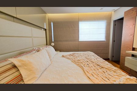 Apartamento à venda com 216m², 4 quartos e 4 vagasSuíte 1
