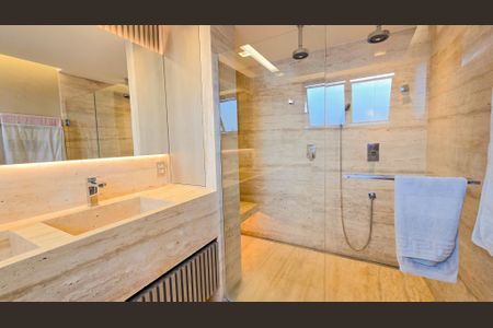 Apartamento à venda com 216m², 4 quartos e 4 vagasBanheiro da Suíte 2