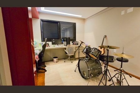 Apartamento à venda com 216m², 4 quartos e 4 vagasSuíte 2