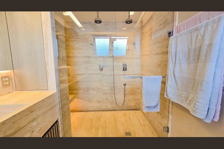 Apartamento à venda com 216m², 4 quartos e 4 vagasBanheiro da Suíte 2