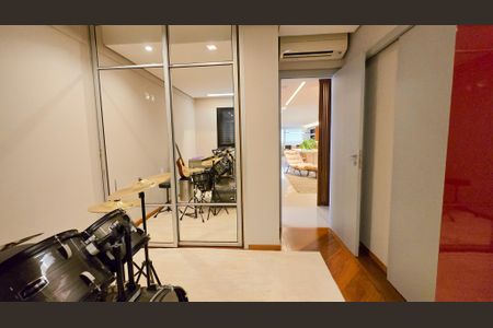 Apartamento à venda com 216m², 4 quartos e 4 vagasSuíte 2