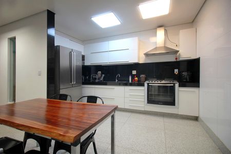 Apartamento à venda com 222m², 4 quartos e sem vagaCozinha