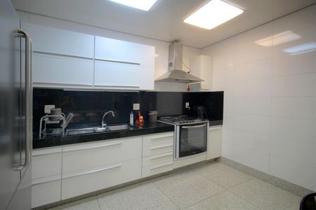 Apartamento à venda com 222m², 4 quartos e sem vagaCozinha