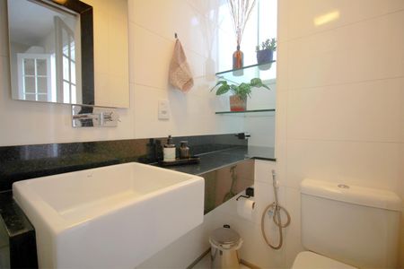 Apartamento à venda com 222m², 4 quartos e sem vagaBanheiro da Suíte 1