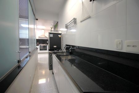 Apartamento à venda com 222m², 4 quartos e sem vagaÁrea de Serviço