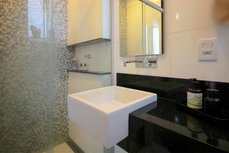 Apartamento à venda com 222m², 4 quartos e sem vagaBanheiro da Suíte 1