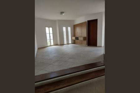 Casa à venda com 235m², 3 quartos e 2 vagasFoto 09