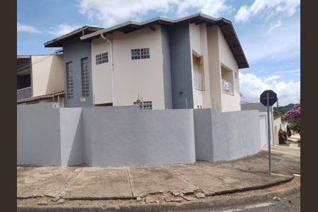 Casa à venda com 235m², 3 quartos e 2 vagasFoto 01